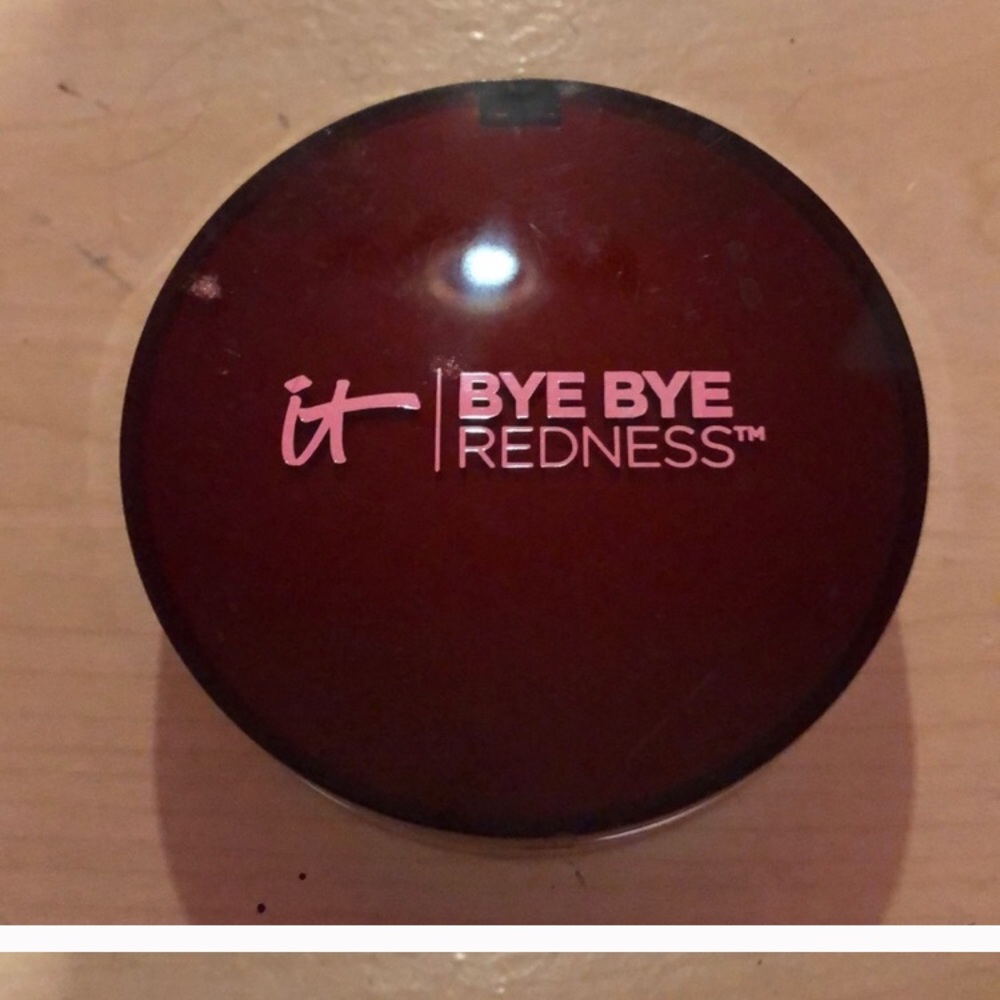 It cosmetics bye bye redness powder - light beige